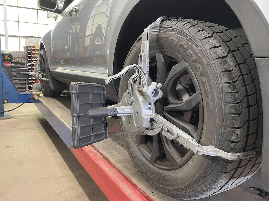 Digital wheel alignment as shown on a computer screen